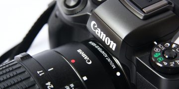 The Canon ELPH 180 digital camera is small, light, and adaptable.