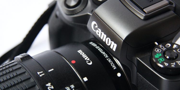 The Canon ELPH 180 digital camera is small, light, and adaptable.