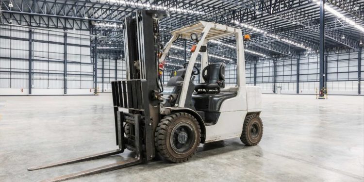 Forklifts in Orlando: What To Know Before Renting