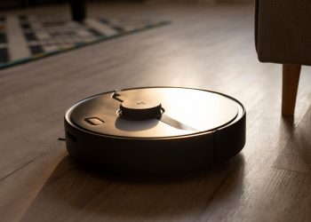 Let’s Minimize The Mess: IRobot Roomba 676 Review!