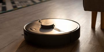 Let’s Minimize The Mess: IRobot Roomba 676 Review!