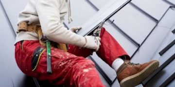 What should I look for in a contractor when replacing my roof?