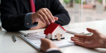 There are several things to keep in mind when selling a home. Here are some key points: