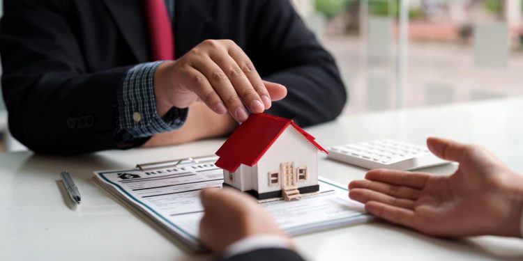 There are several things to keep in mind when selling a home. Here are some key points: