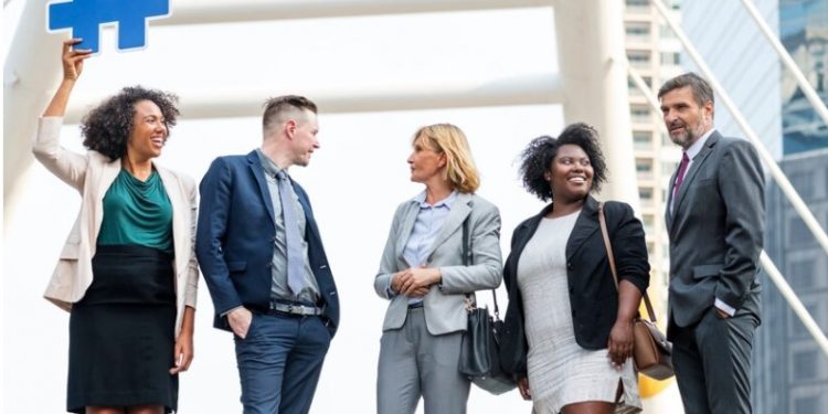 Accessing the Stars: How Parakee Redefines Interaction with Top Influencers and Public Figures