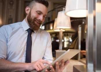 A New Chapter in Wine and Beverage Menus: Smart Wine List Management Technologies