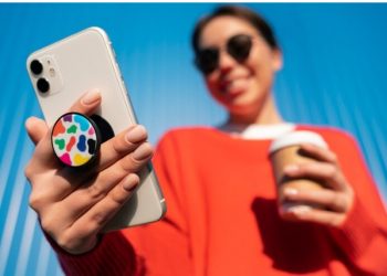 Travel Essentials: iPhone 8 Accessories for Jetsetters