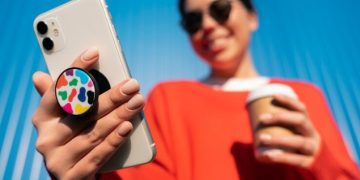 Travel Essentials: iPhone 8 Accessories for Jetsetters