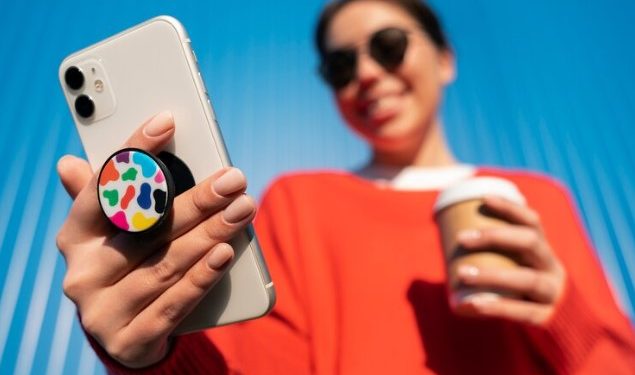 Travel Essentials: iPhone 8 Accessories for Jetsetters