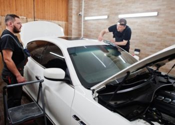 Roseville Windshield Repair: Why You Should Repair Minor Windshield Damage Right Away