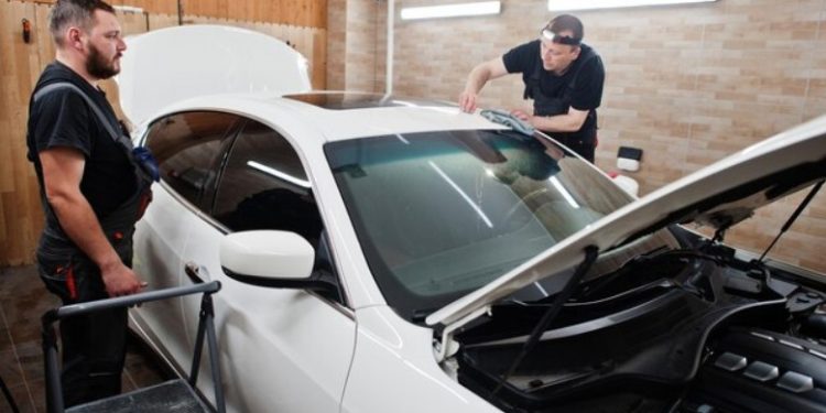 Roseville Windshield Repair: Why You Should Repair Minor Windshield Damage Right Away
