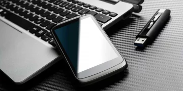 Choosing Between Photosticks and Flash Drives: A Comprehensive Guide