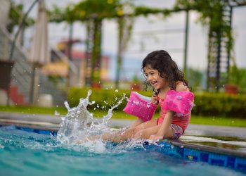 SUTD Swimming Lessons by Swim2u Swim School: Diving into Aquatic Education with a Local Flavour