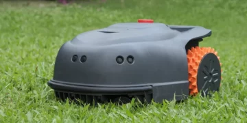 Sustainable Yard Maintenance: altversebot’s Robotic Mower Leads the Way