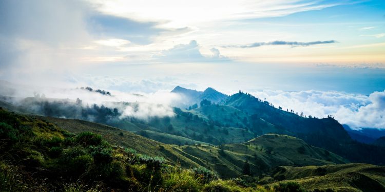 Lombok Mount Rinjani Trekking: A Complete Guide to Rates and Inclusions