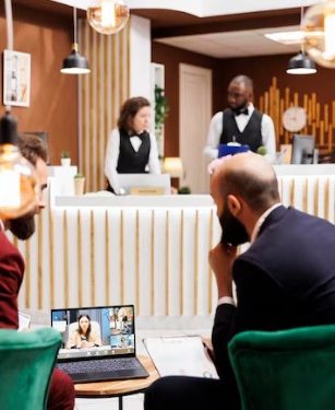 Choosing the Right hospitality TV for a Hotel 