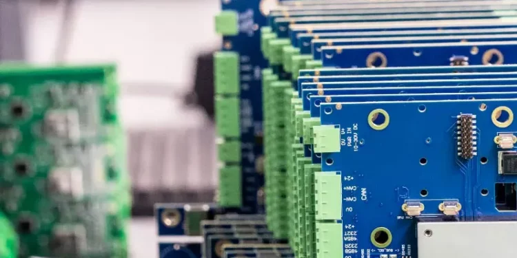 Evolution of Surface-Mount Technology (SMT) Manufacturing: A Transformative Journey in Electronics