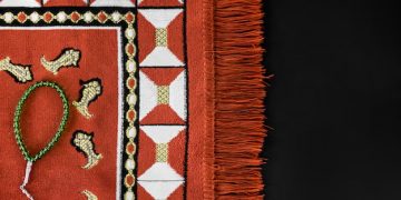 The Art of Berber Rug Making: A Centuries-Old Tradition Lives On