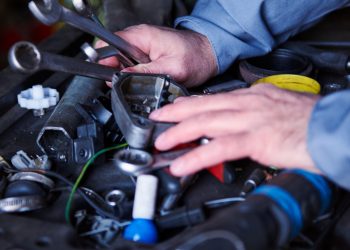 What are the symptoms of a high-pressure fuel pump failure?