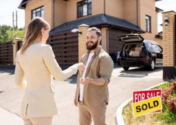 How Do I Handle Offers and Negotiate with Buyers?