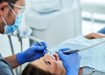 5 Signs You Need to Visit a Dentist Immediately