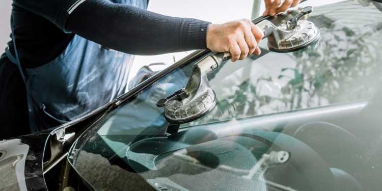 How to Choose a Trusted Auto Glass Repair Specialist in Huntsville