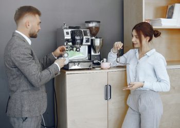 How to Choose the Right Coffee Machine for Business That Delivers on Taste and Efficiency