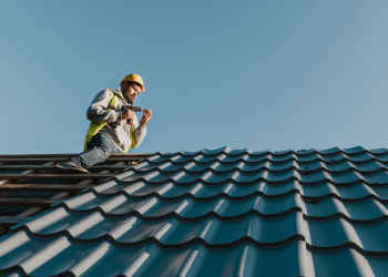 Roof Shingles Repair: Find the Right Roofing Company Near Me