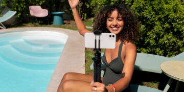 How Custom Swimming Pool Builders Integrate Smart Features for Safety, Control and Luxury