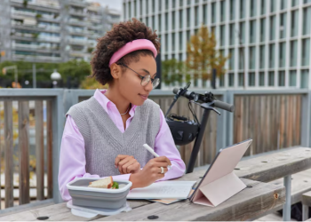How to Build a Smart Guest-Posting Strategy for Entertainment Blogs