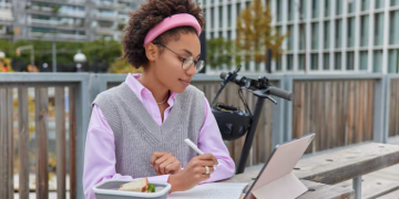 How to Build a Smart Guest-Posting Strategy for Entertainment Blogs