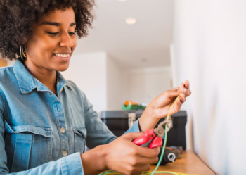 What to Expect When Hiring a Residential Electrician
